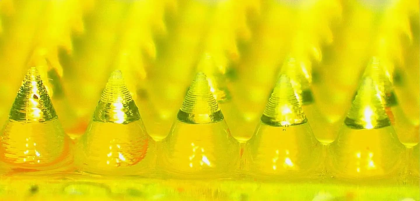 QUB dezvoltă un plasture imprimat 3D care se dizolvă pentru administrarea medicamentelor împotriva cancerului de piele
