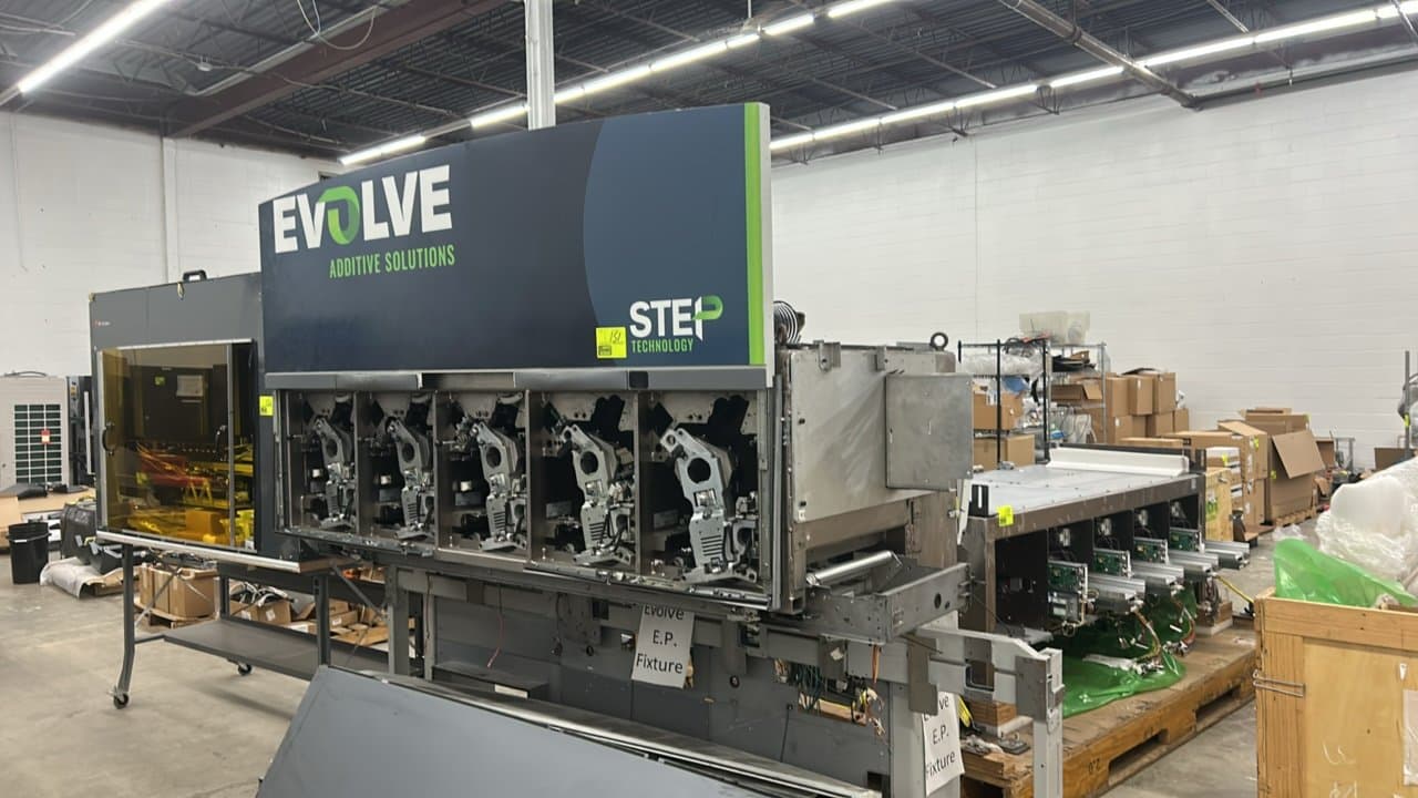 Evolve Additive Solutions își încheie activitatea și scoate la licitație echipamentele de imprimare STEP