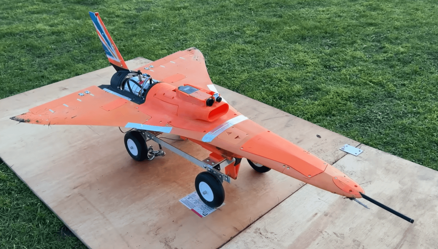 Primul avion RC printat 3D cu turbină cu reacție decolează și țintește Mach 0,8