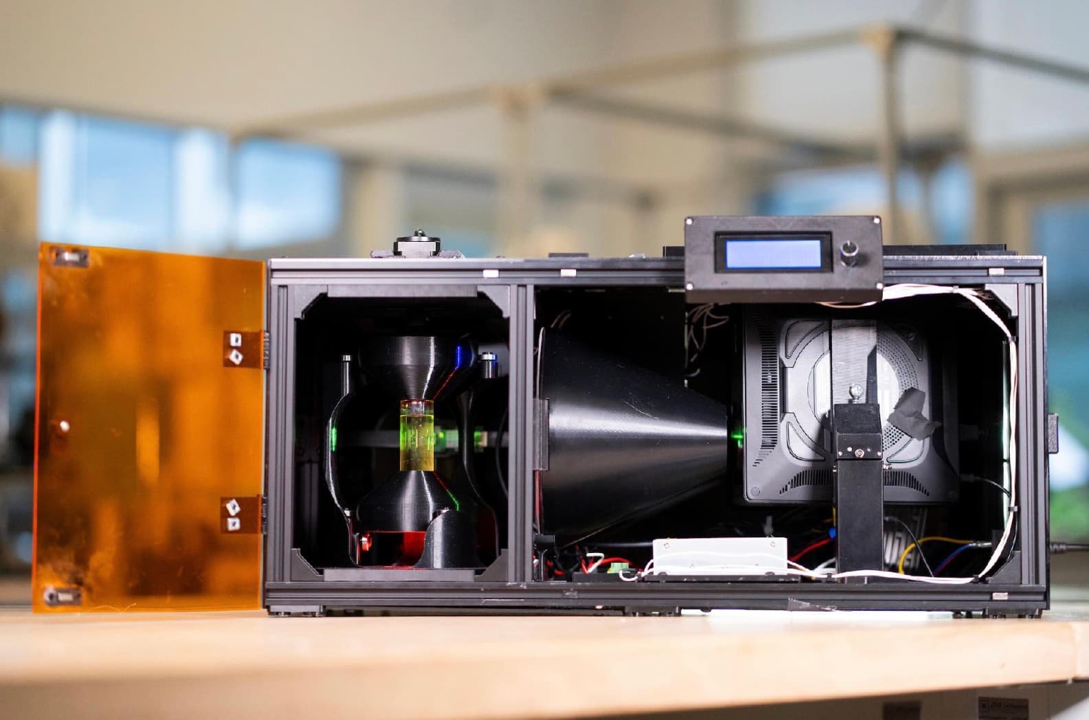 UC Berkeley lansează OpenCAL, o imprimantă 3D volumetrică open-source, alături de Formlabs și Prusa