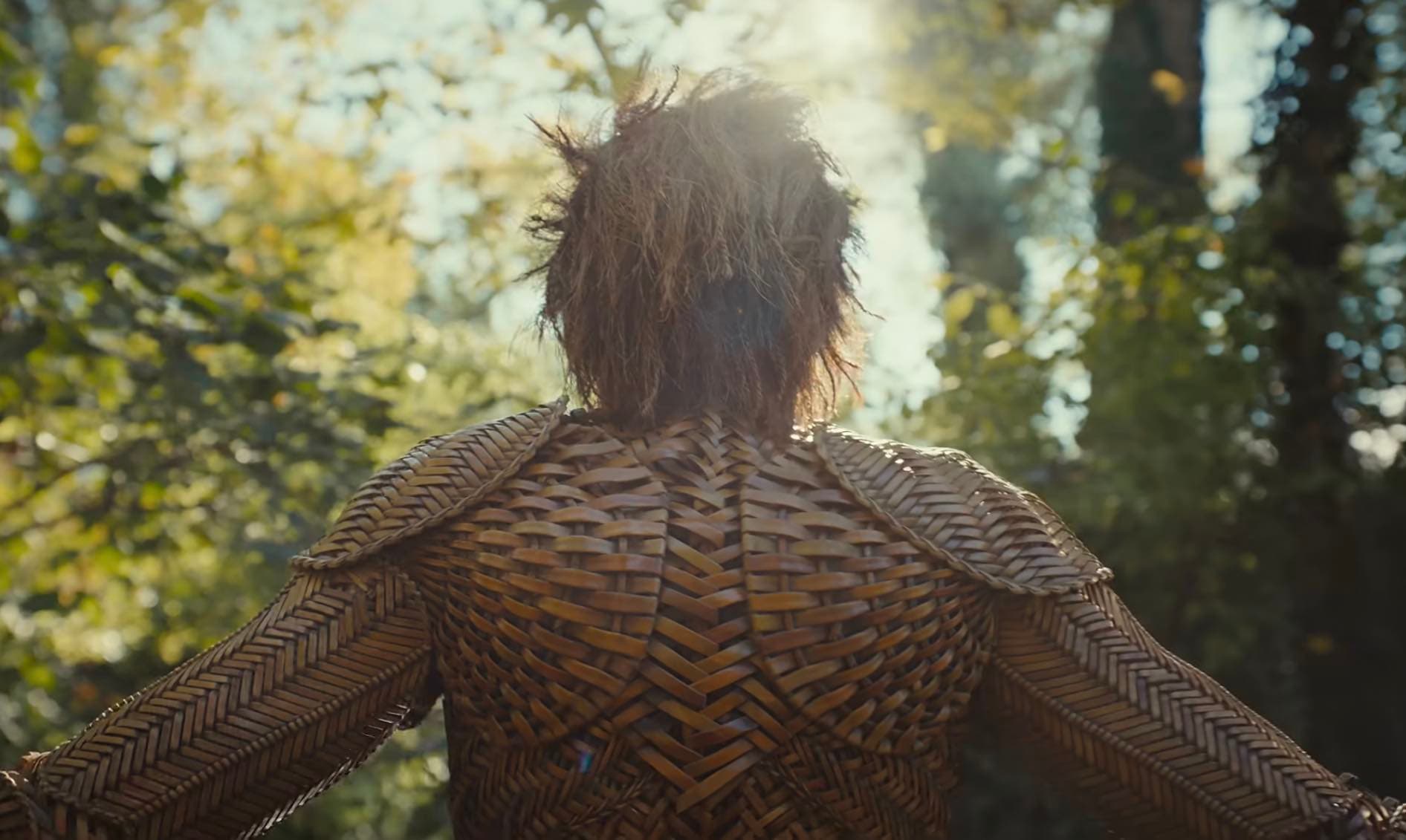 Alexander Skarsgård poartă proteze printate 3D în „Wicker”
